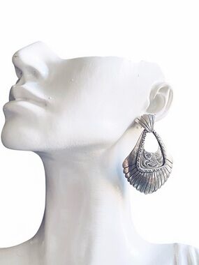 Vintage 925 Sterling Silver Native American Navajo Shell Door Knocker Earrings